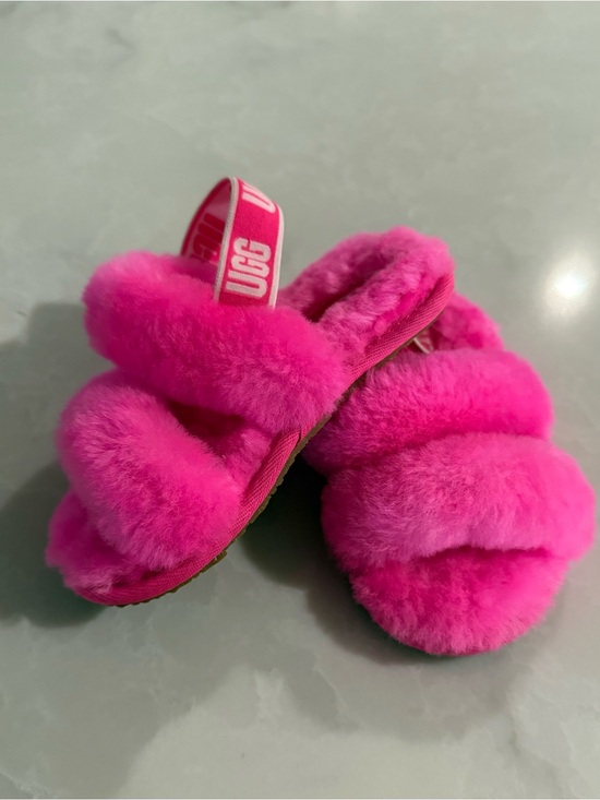 UGG Other - UGG Kids Fluff Slide Sandals - Bright Pink